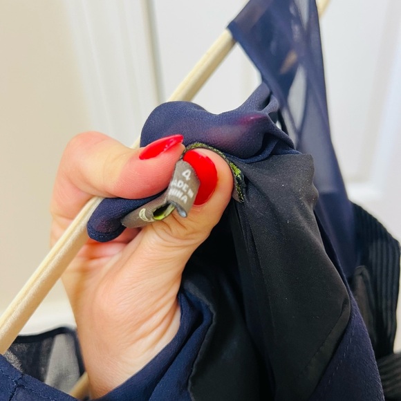 Stylish dark navy size 4 Dress with Ruffle Accent - Picture 3 of 5